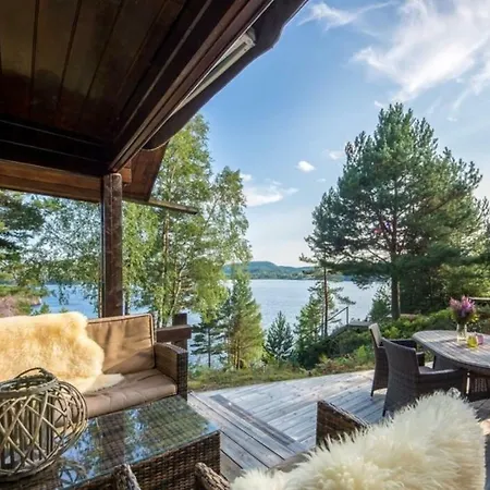 Telemark Cabin On A Small Island 度假居