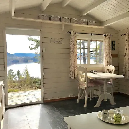 Telemark Cabin On A Small Island 度假居